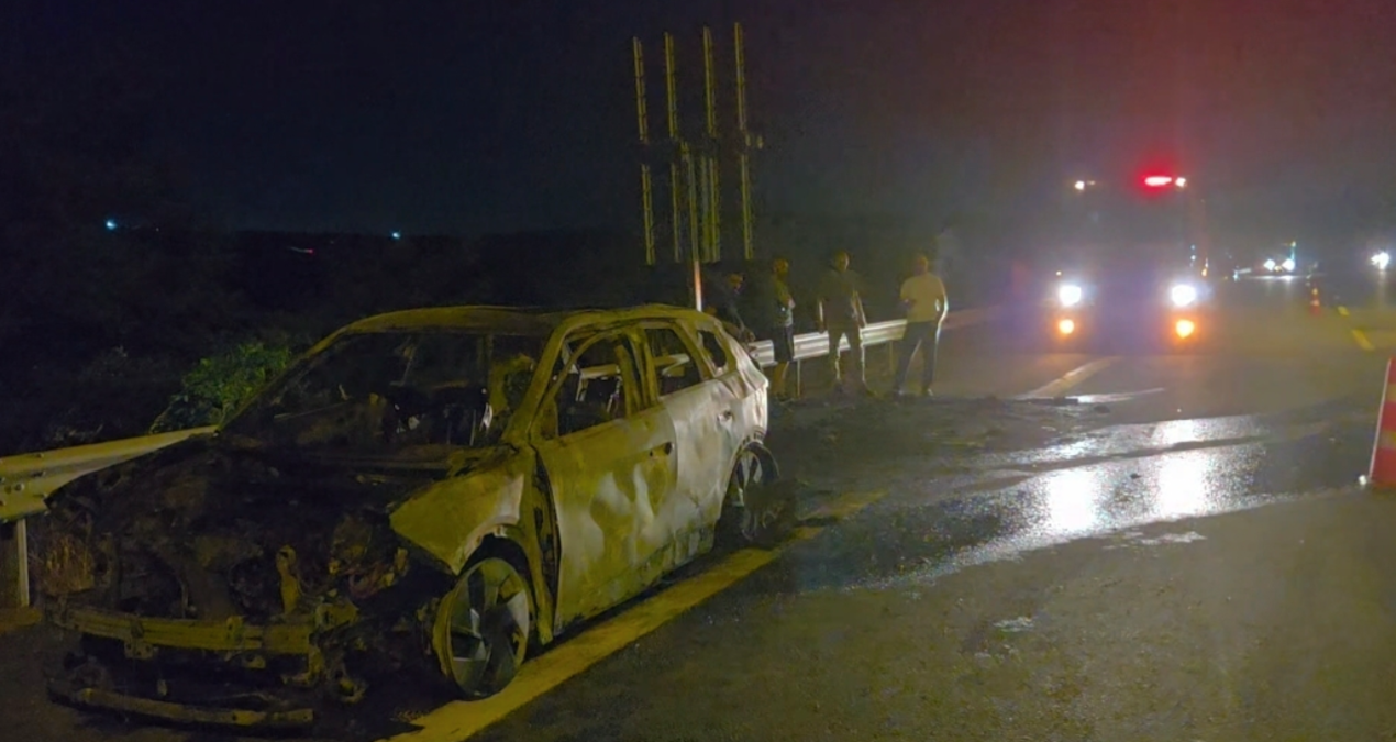 Çatalca’da seyir halindeki elektrikli araçta yangın: Aile son anda kurtuldu