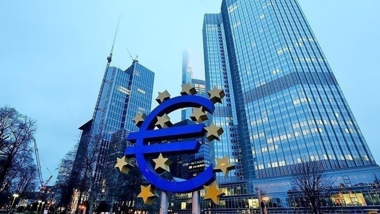 ECB faizlerde frene bastı: Politika faizini sabit tuttu Haber gorseli